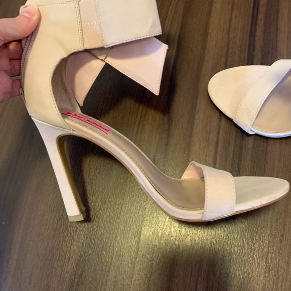 Betsey Johnson Size 9 Pink Heels - Picture 5 of 8